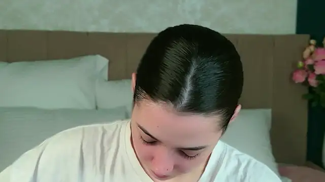 Alice Deleon online show from December 4, 11:20 am