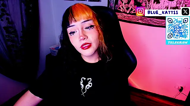Snapshot of blue_katt chatting on June 19, 5:24 am blue katt online show from June 19, 5:24 am