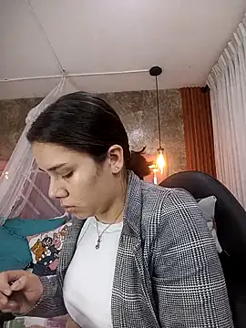 Snapshot of EmmaSulivan chatting on October 1, 11:58 am EmmaSulivan online show from October 1, 11:58 am
