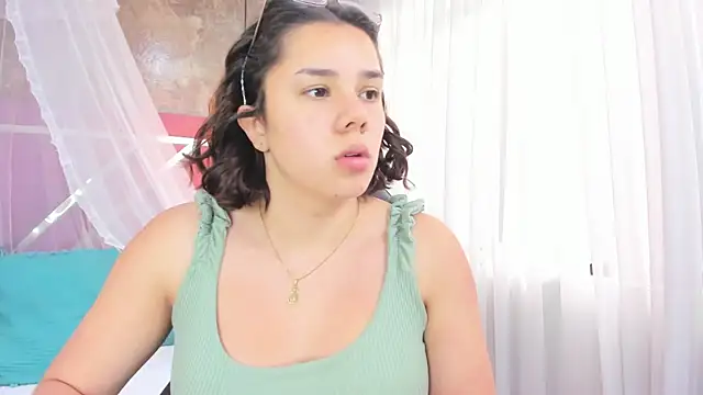 Snapshot of EmmaSulivan chatting on October 16, 1:08 pm EmmaSulivan online show from October 16, 1:08 pm
