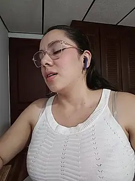 EmmaSulivan online show from April 9, 11:11 pm