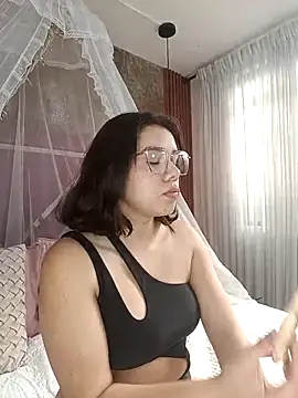 Snapshot of EmmaSulivan chatting on March 3, 1:56 pm EmmaSulivan online show from March 3, 1:56 pm