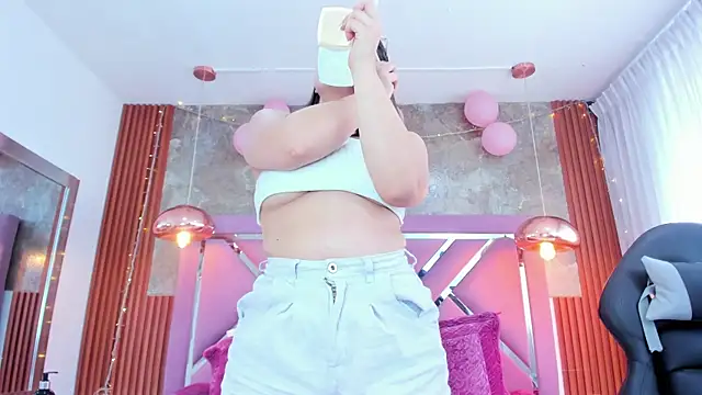 EmmaSulivan online show from November 17, 4:00 pm