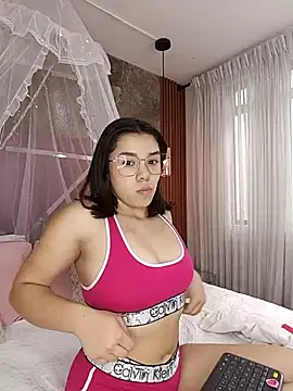 Snapshot of EmmaSulivan chatting on February 27, 3:59 pm EmmaSulivan online show from February 27, 3:59 pm