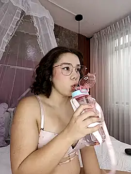 Snapshot of EmmaSulivan chatting on March 13, 1:07 pm EmmaSulivan online show from March 13, 1:07 pm