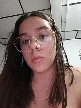 Snapshot of EmmaSulivan chatting on July 8, 1:08 am EmmaSulivan online show from July 8, 1:08 am