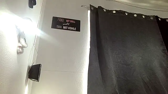 Snapshot of Miss_candymandy chatting on February 18, 12:49 pm Miss candymandy online show from February 18, 12:49 pm