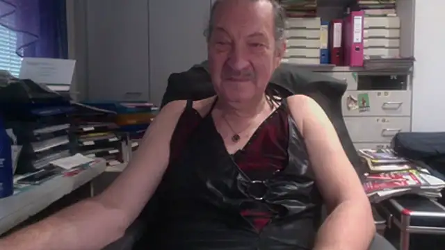 HMStraps01 online show from January 6, 1:04 pm