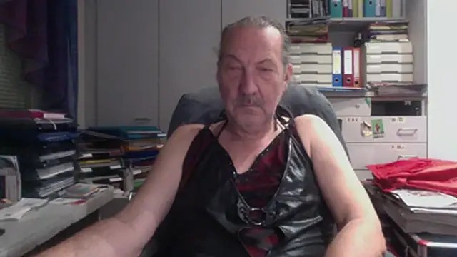 HMStraps01 online show from December 18, 5:39 pm