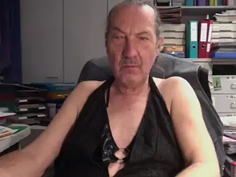 HMStraps01 online show from February 12, 3:27 pm