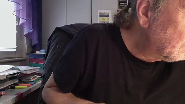 HMStraps01 online show from March 13, 10:36 am