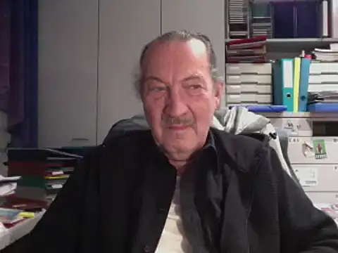 HMStraps01 online show from December 4, 4:10 pm