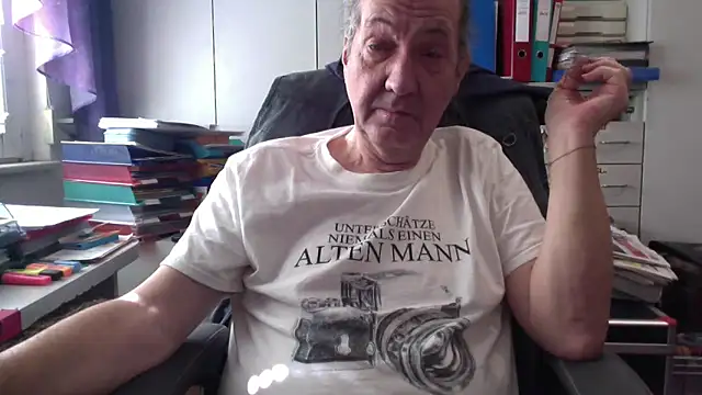 HMStraps01 online show from February 25, 10:26 am