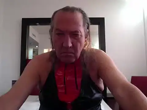 HMStraps01 online show from September 26, 4:36 pm