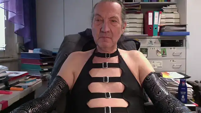 HMStraps01 online show from February 27, 2:43 pm