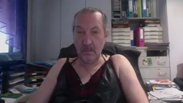 HMStraps01 online show from January 17, 10:52 am