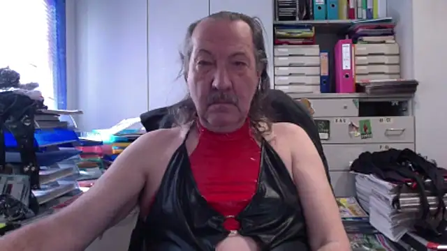 HMStraps01 online show from April 15, 8:31 am