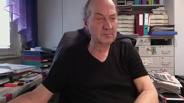 HMStraps01 online show from February 26, 1:32 pm