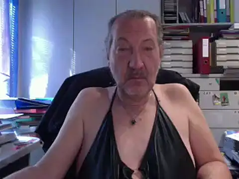 HMStraps01 online show from September 9, 7:40 am