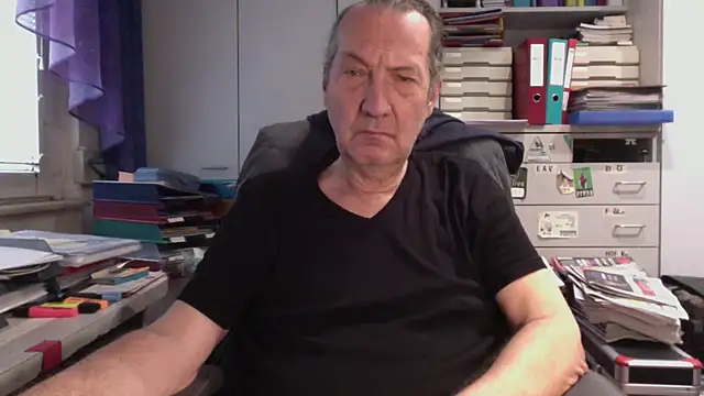 HMStraps01 online show from February 26, 8:28 am