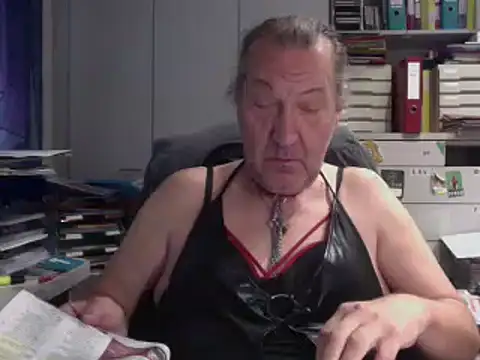 HMStraps01 online show from October 18, 7:21 am