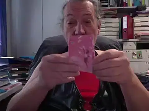 HMStraps01 online show from September 29, 11:38 am