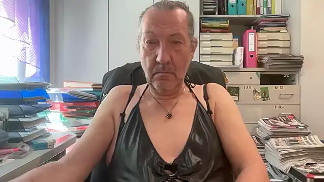 HMStraps01 online show from May 31, 9:37 am