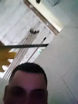 cristhofer001 online show from March 15, 8:16 pm