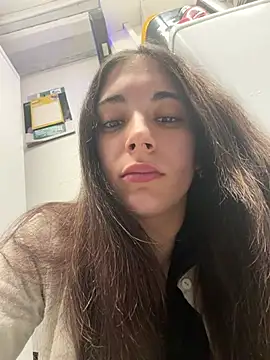 Snapshot of sexymelli18 chatting on June 10, 11:33 am sexymelli18 online show from June 10, 11:33 am