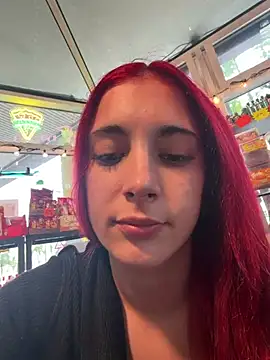 Snapshot of sexymelli18 chatting on July 1, 10:37 am sexymelli18 online show from July 1, 10:37 am