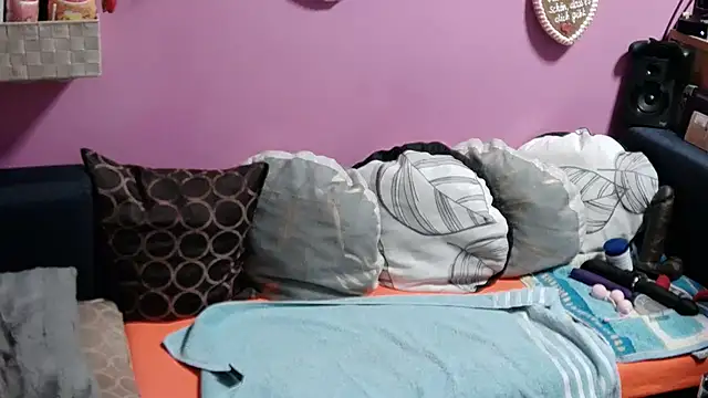 Snapshot of sexymelli18 chatting on March 20, 8:51 pm sexymelli18 online show from March 20, 8:51 pm