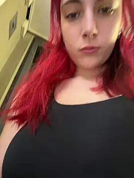 Snapshot of sexymelli18 chatting on June 20, 1:38 pm sexymelli18 online show from June 20, 1:38 pm