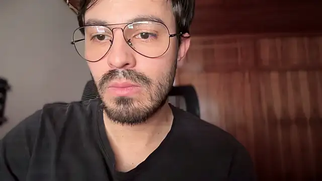 Snapshot of charlie_dom chatting on February 15, 5:39 pm charlie dom online show from February 15, 5:39 pm