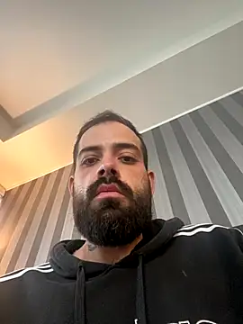 guccititi online show from November 4, 5:28 pm