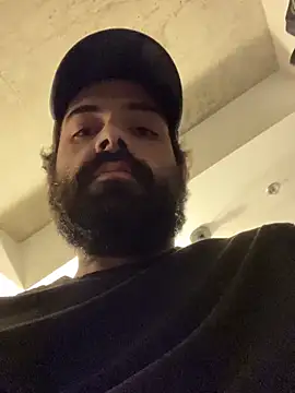 guccititi online show from March 1, 10:10 pm