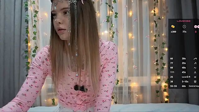 CarolinePepper online show from January 12, 1:51 pm