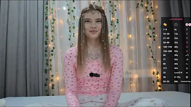 CarolinePepper online show from January 10, 1:50 pm