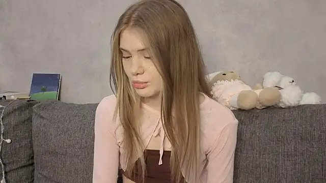 Snapshot of CarolinePepper chatting on July 3, 1:28 pm CarolinePepper online show from July 3, 1:28 pm
