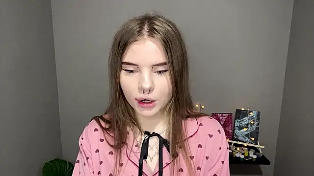 CarolinePepper online show from March 11, 5:13 pm