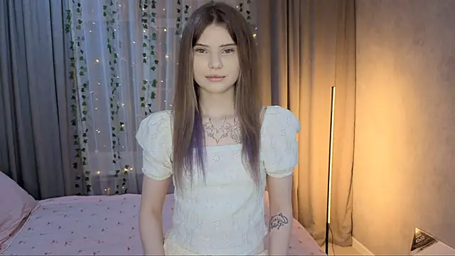 CarolinePepper online show from April 15, 2:10 pm