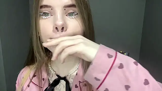 CarolinePepper online show from March 10, 5:07 pm