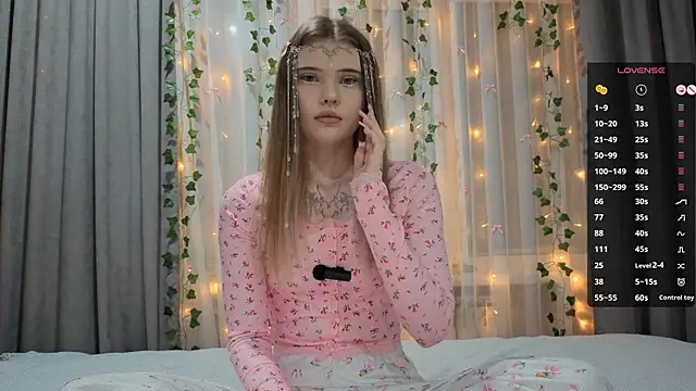 CarolinePepper online show from January 9, 1:29 pm