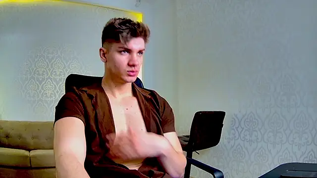 MaxKaiden online show from March 5, 6:10 am