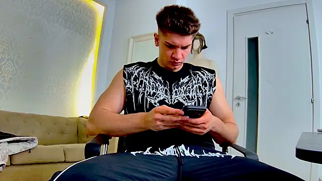 MaxKaiden online show from April 16, 4:13 am