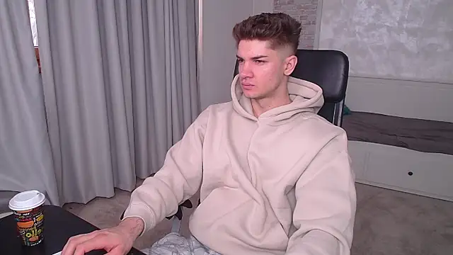 MaxKaiden online show from April 5, 5:47 am