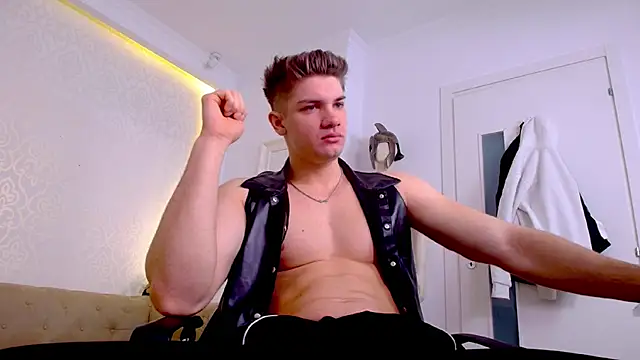 MaxKaiden online show from April 11, 4:42 am