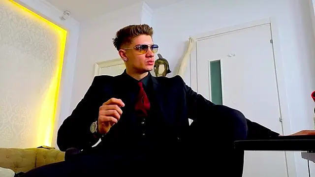 MaxKaiden online show from April 18, 4:59 am