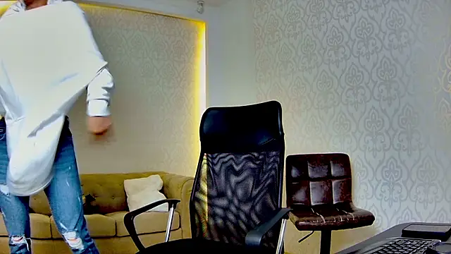 MaxKaiden online show from March 3, 5:36 am