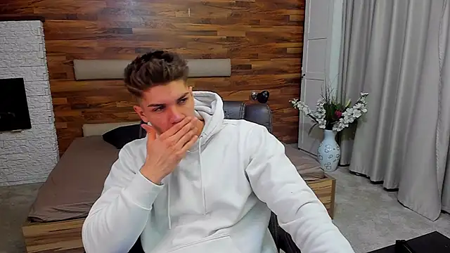 MaxKaiden online show from March 17, 6:16 am