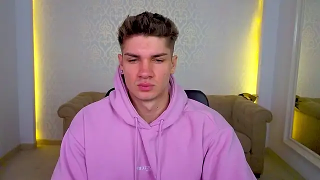 MaxKaiden online show from April 20, 4:15 am